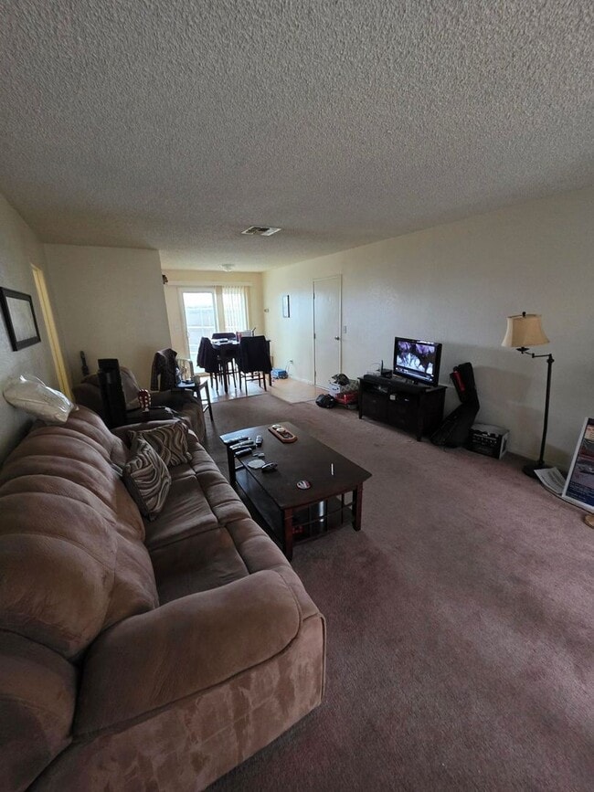 1401 Cimarron Ct in Tehachapi, CA - Building Photo - Building Photo