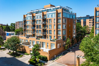 Sienna Court Condominium in Evanston, IL - Building Photo - Building Photo