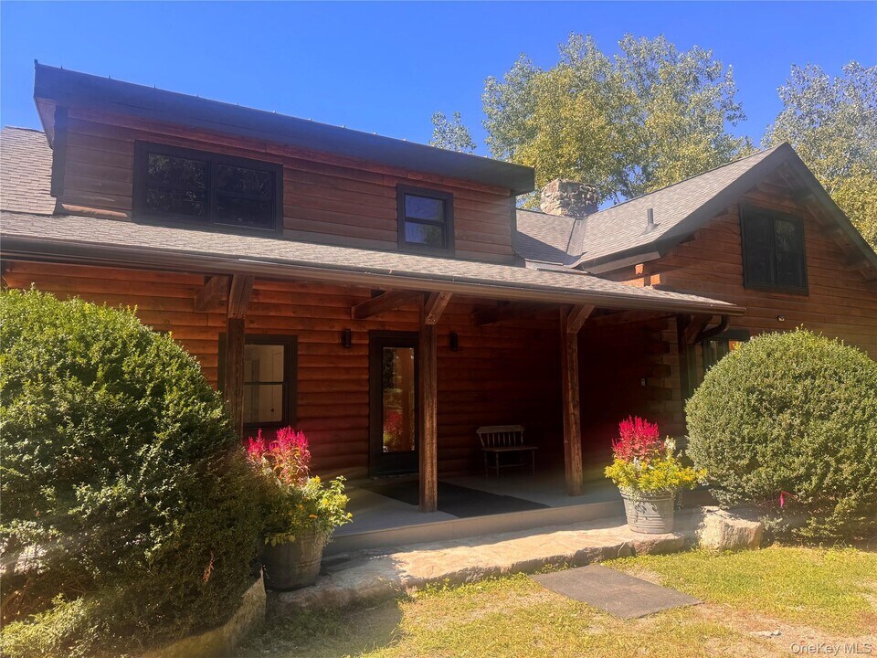 383 N Salem Rd in Brewster, NY - Building Photo