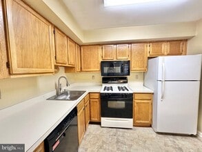 308 Trinity Ct in Princeton, NJ - Building Photo - Building Photo