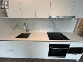 8-1008 Wellesley St W in Toronto, ON - Building Photo - Building Photo