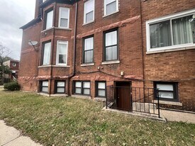2701 E 75th Pl in Chicago, IL - Building Photo