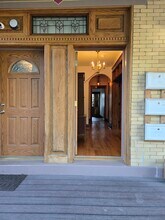 2325 Reading Rd, Unit Apartment 1 in Cincinnati, OH - Foto de edificio - Building Photo