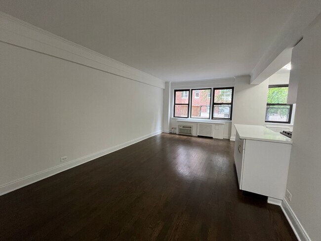 20 Beekman Pl, Unit 5E in New York, NY - Building Photo - Building Photo
