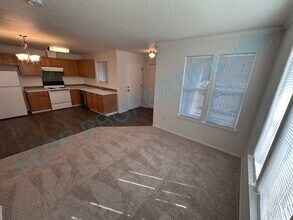 11651 SE Fuller Rd in Milwaukie, OR - Building Photo - Building Photo