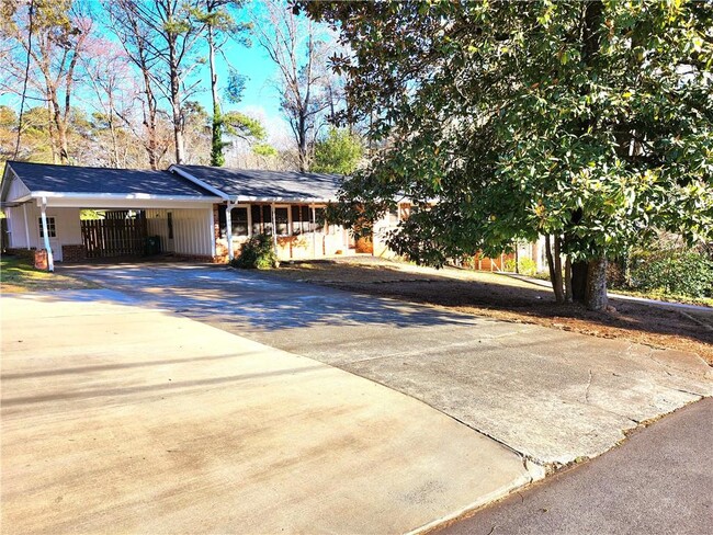 1457 Holly Ln NE in Atlanta, GA - Building Photo - Building Photo