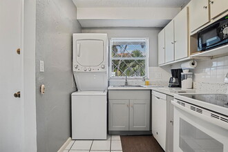 1775 N Andrews Square in Fort Lauderdale, FL - Building Photo - Building Photo