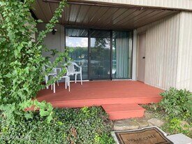 6 Lakeshore Ct in Crossville, TN - Building Photo