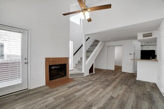 9821 Walnut St-Unit -K204 in Dallas, TX - Building Photo - Building Photo