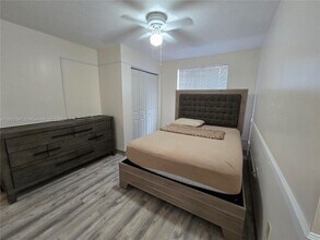 9xx5 1x5th Ct in Miami, FL - Building Photo - Building Photo
