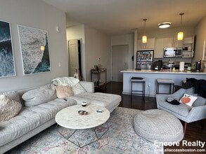 22 Vernon St in Brookline, MA - Foto de edificio - Building Photo