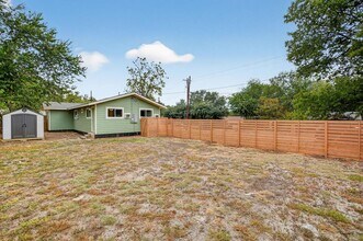 515 W 8th St in Georgetown, TX - Building Photo - Building Photo