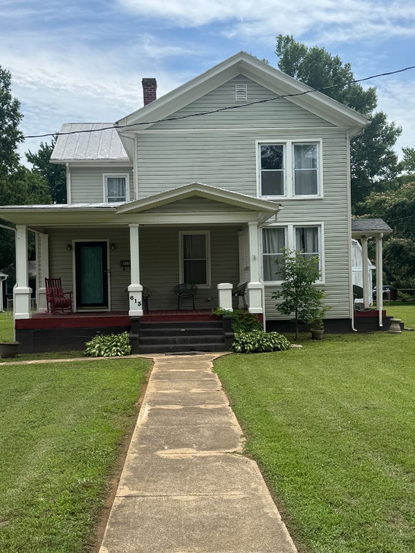property at 613 W Sycamore St
