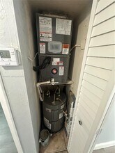 7200 Fairway Dr in Hialeah, FL - Building Photo - Building Photo