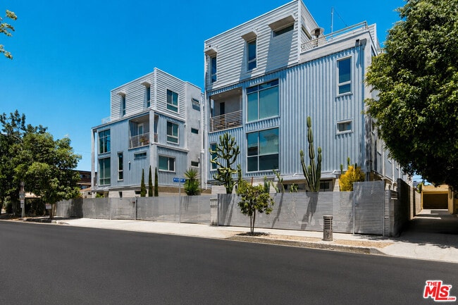 property at 6021 W Beachwood Ln