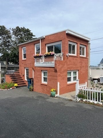 property at 54 Lennox Rd