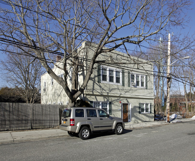 6 Brook Rd in Westhampton Beach, NY - Building Photo - Building Photo