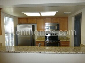 14936 Avenida Venusto in San Diego, CA - Building Photo - Building Photo