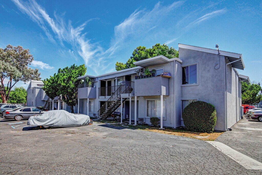 The Residences at Brookside Stockton, CA Apartments