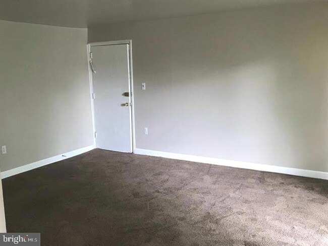 9282 Adelphi Rd, Unit 303 in Hyattsville, MD - Building Photo - Building Photo