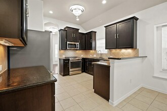 2903 Flower Creek Ln in Dickinson, TX - Building Photo - Building Photo
