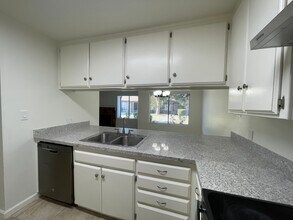 3412 Ashe Rd, Unit D in Bakersfield, CA - Building Photo - Building Photo