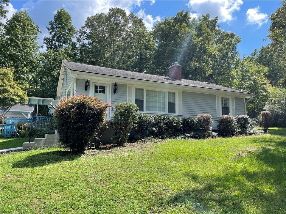 1595 Bullard Rd in Powder Springs, GA - Building Photo