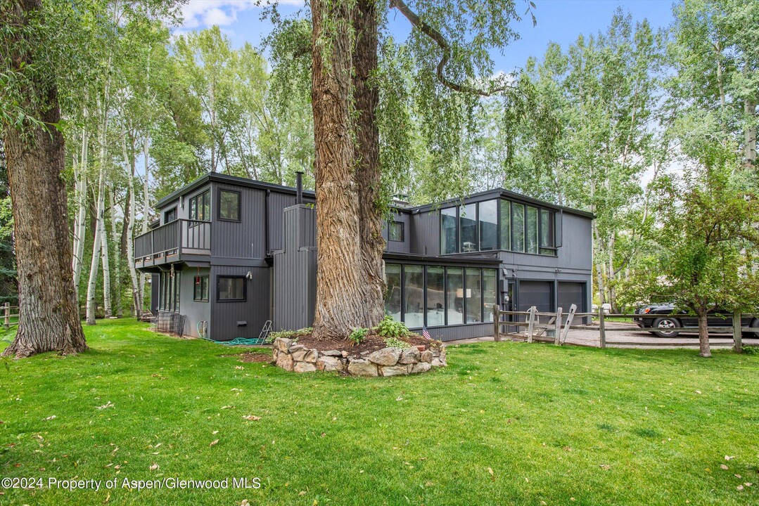 1695 Silver King Dr in Aspen, CO - Foto de edificio