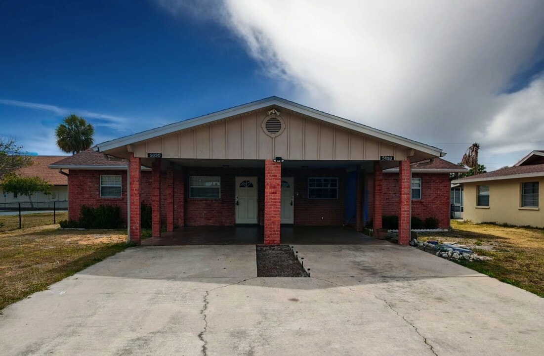 5630 23rd St W in Bradenton, FL - Building Photo