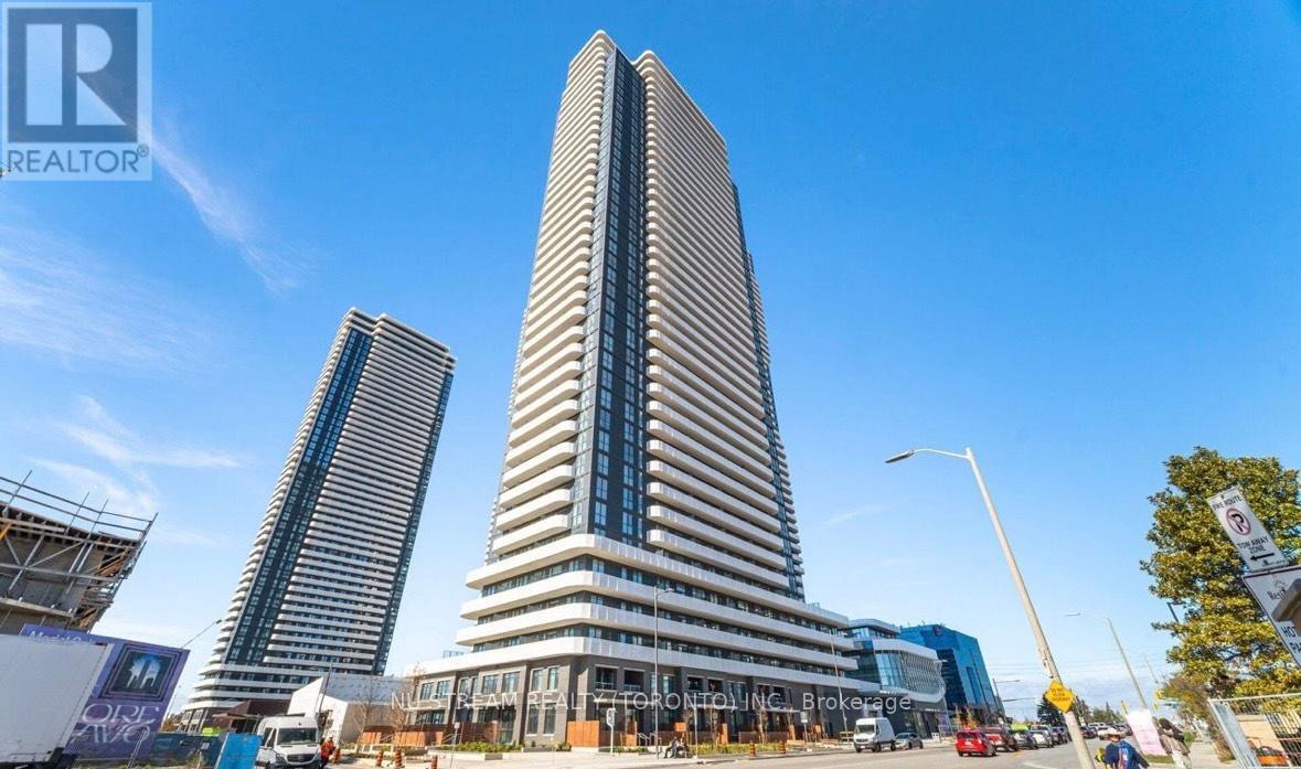 8 Interchange Wy in Vaughan, ON - Building Photo