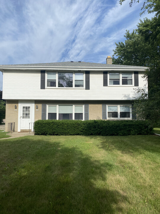 1423 N 116th St in Wauwatosa, WI - Building Photo