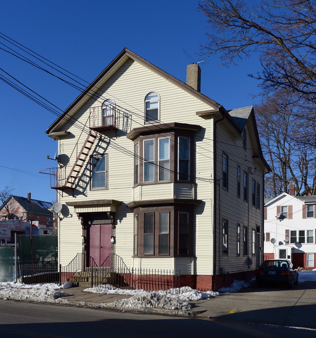 343-345 Plainfield St in Providence, RI - Foto de edificio - Building Photo