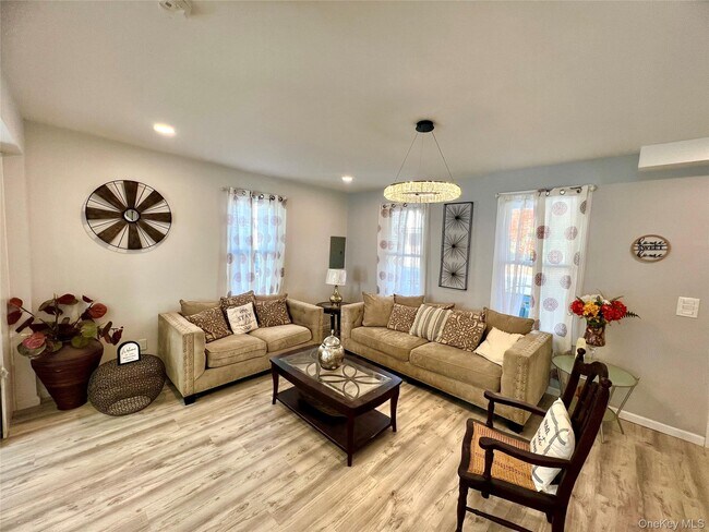 126 W Main St in Middletown, NY - Building Photo - Building Photo