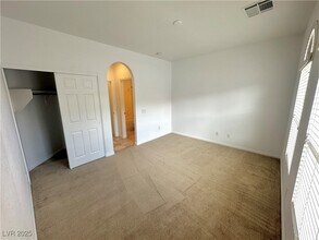 9871 Mount Madera St in Las Vegas, NV - Foto de edificio - Building Photo