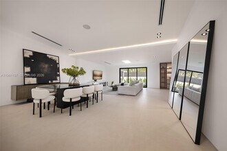 21480 Highland Lakes Blvd in Miami, FL - Building Photo - Building Photo