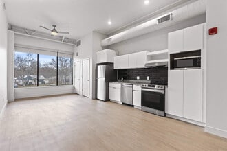 Brickside Heights Phase II in Millcreek, UT - Foto de edificio - Building Photo