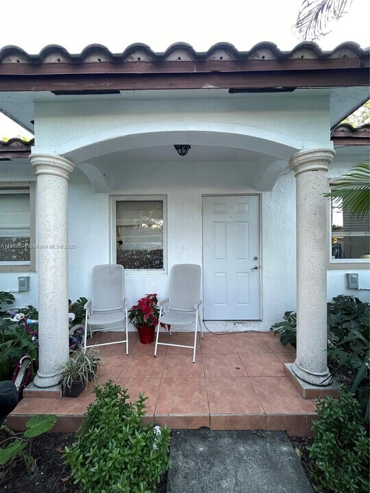 3800 SW 29th St in Miami, FL - Building Photo