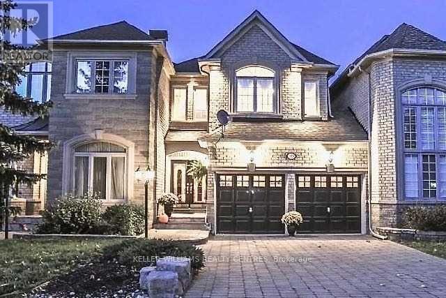 2113 Pinevalley Crescent in Oakville, ON - Building Photo