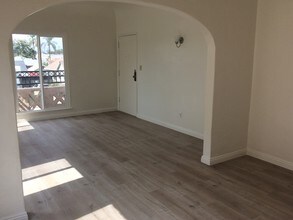 1500 W 46th St, Unit 4 in Los Angeles, CA - Building Photo - Building Photo