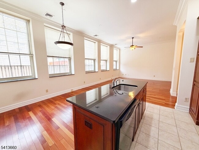 33 Forest Ave in Hawthorne, NJ - Building Photo - Building Photo