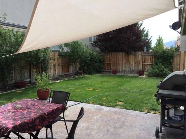 9270 Hummer Dr in Reno, NV - Building Photo - Building Photo