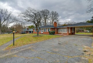 809 Minorcas Rd in Winston-Salem, NC - Building Photo - Building Photo
