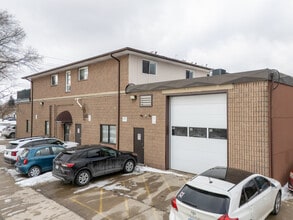 425 Melvin Ave in Hamilton, ON - Building Photo - Building Photo