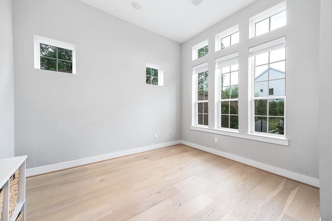 property at 3102 Somerset Levens Ln