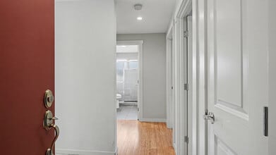 15152 NE 82nd St, Unit 304 in Redmond, WA - Foto de edificio - Building Photo