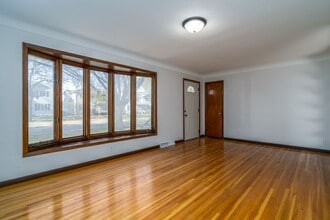 1123 S 12th St in Grand Forks, ND - Building Photo - Building Photo