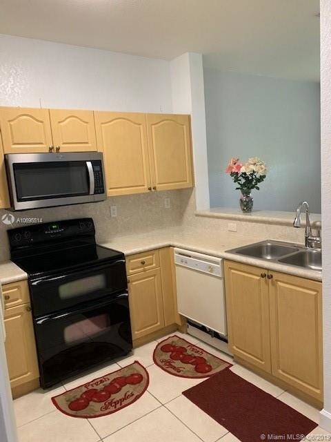 7200 NW 177th St-Unit -211-7 in Hialeah, FL - Building Photo