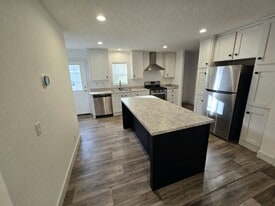 142 Terri Ln in Mankato, MN - Building Photo