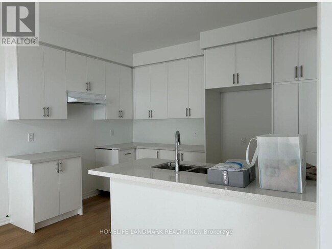 30 Donald Ingram Cres in Georgina, ON - Building Photo - Building Photo