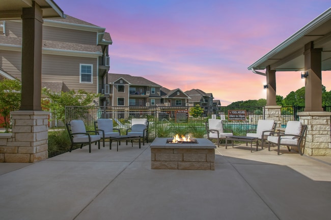 Village at Pepper Creek Apartments in Temple, TX - Building Photo - Building Photo